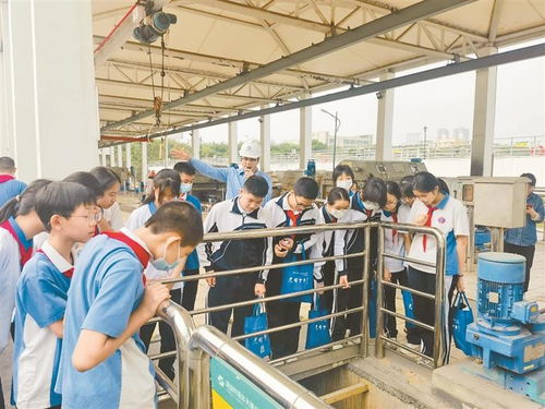 光明中學52名師生走進水質凈化廠及濕地公園參觀學習