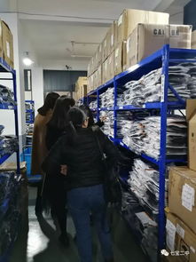 家校攜手，共筑質量防線 七寶二中組織家長代表參觀校服生產廠家