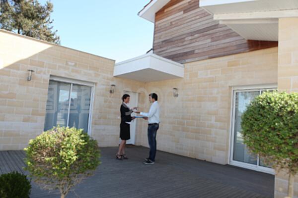 女性房地產(chǎn)經(jīng)紀人的崛起與年輕一代的置業(yè)新趨勢